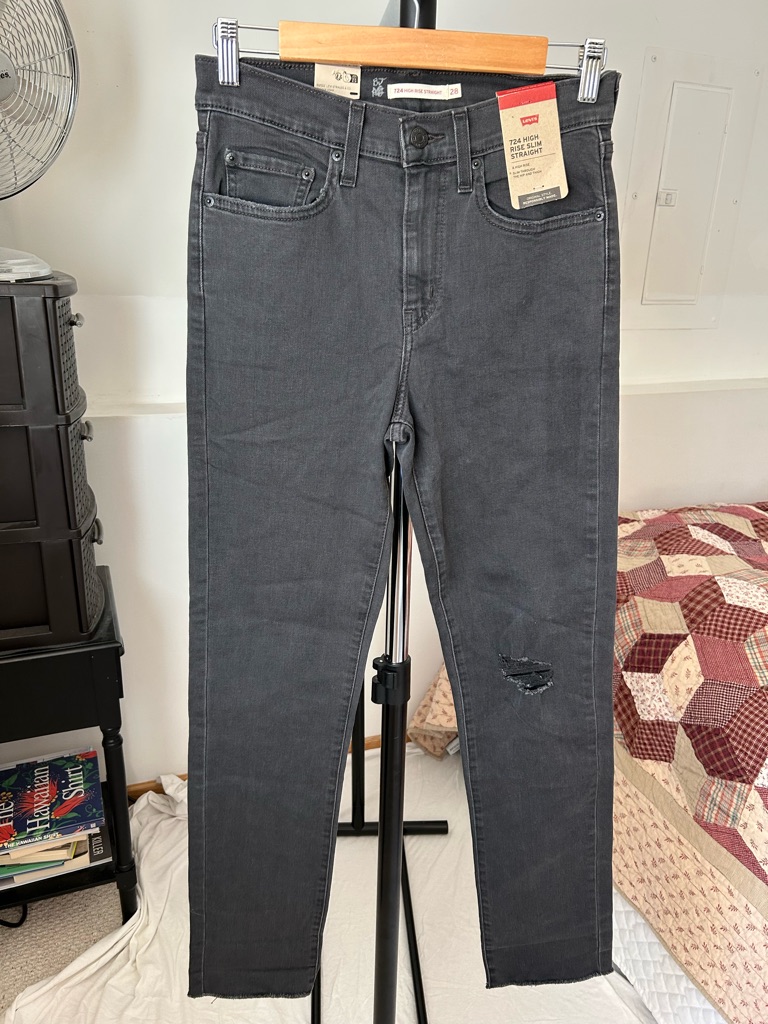 Leviâs High Rise Slim Straight Jeans Nwt 28
